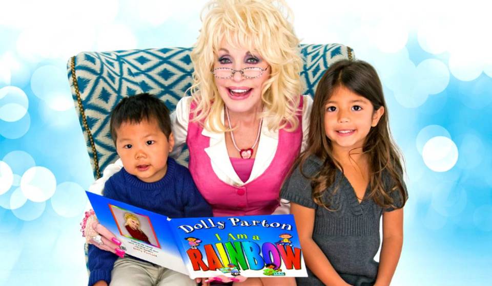 Dolly Parton offre des livres gratuits aux enfants de Wandsworth &#8211; et ils peuvent en recevoir un chaque mois jusqu&rsquo;à leur cinquième anniversaire