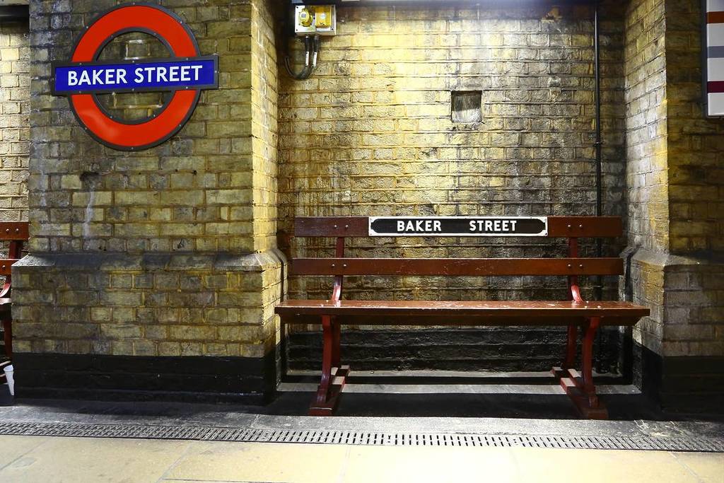 eine Bank auf einem der Bahnsteige am Bahnhof Baker Street