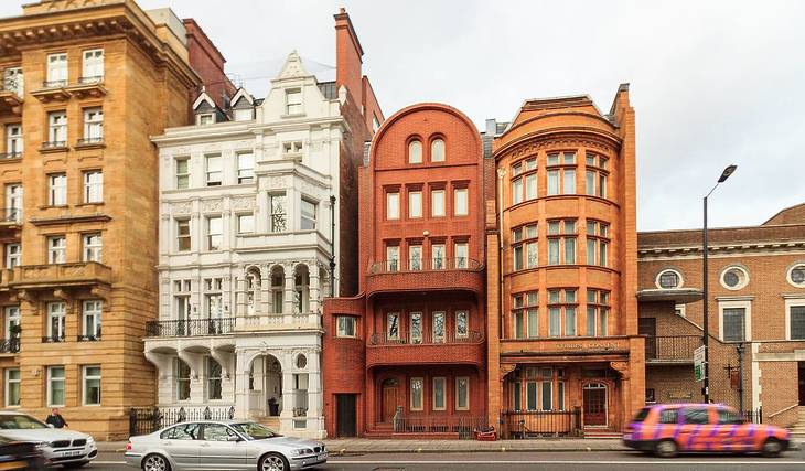 La casa più piccola di Londra è nascosta vicino a Hyde Park ed è più stretta di un armadio medio