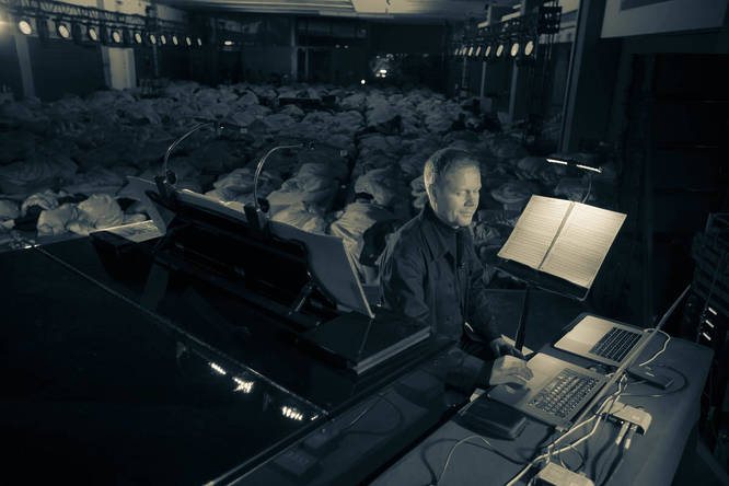 Max Richter performing SLEEP in China