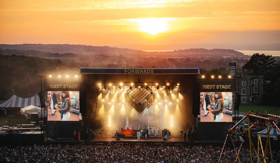 Dieses Musikfestival nur 2 Stunden von London entfernt ist eines der besten Großbritanniens mit Namen wie Jorja Smith, Olivia Dean und Ezra Collective auf dem Programm – und es findet an diesem Feiertagswochenende statt