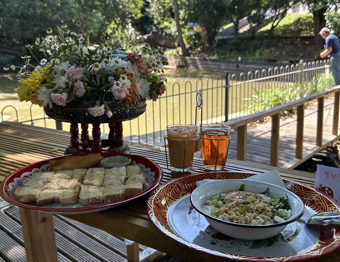 Breakfast at Buddhapadipa Temple by a beautiful pond