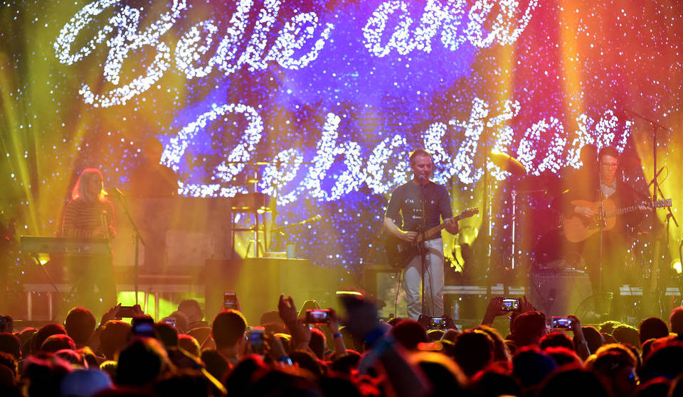 Belle And Sebastian spelen een paar grote shows in Londen ter ere van 30 jaar ‘Tigermilk’ en ‘If You’re Feeling Sinister’ – hier vind je tickets