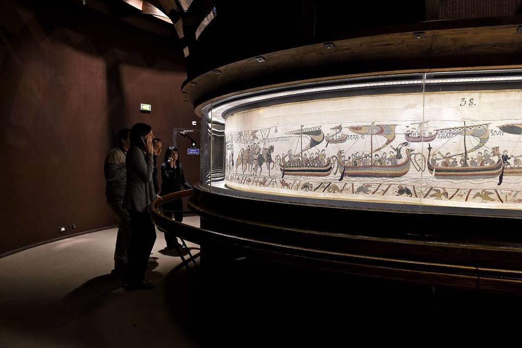 El Tapiz de Bayeux expuesto en un museo