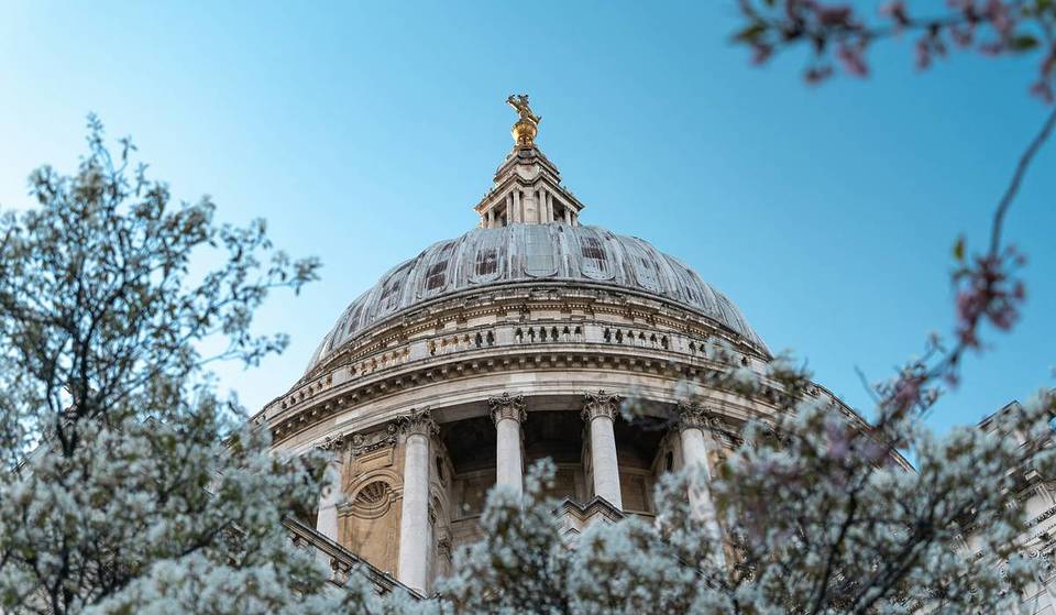 Londons schönste Kirchen bieten versteckte Cafés, friedliche Gärten und atemberaubende Stadtansichten