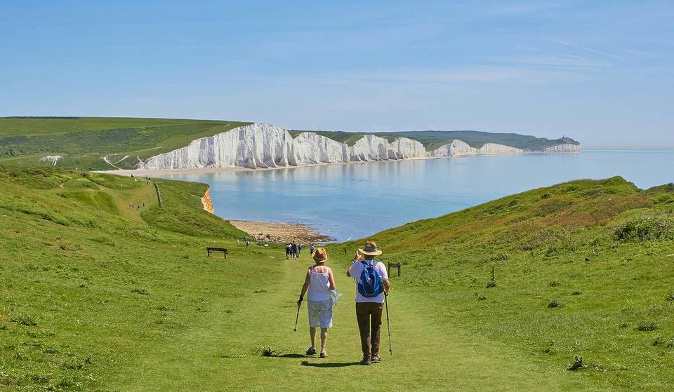 Cette incroyable promenade côtière avec falaises blanches et vue sur la mer a été désignée comme la meilleure de Grande-Bretagne – et elle se trouve à seulement deux heures de train de Londres.