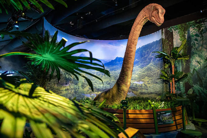 a brachiosaurus animatronic at Jurassic World: The Experience
