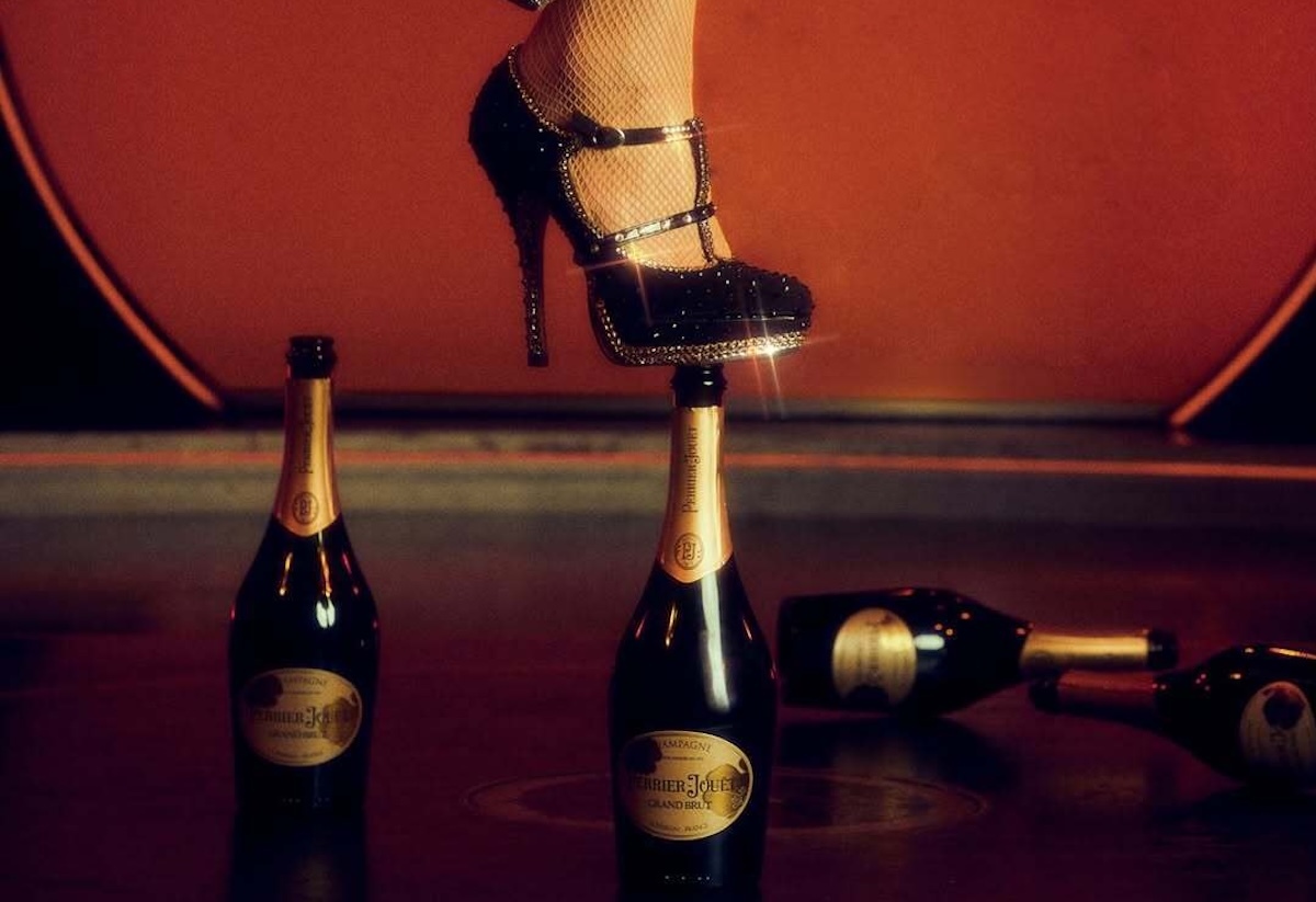 Sabrage show walk on the champagne bottles