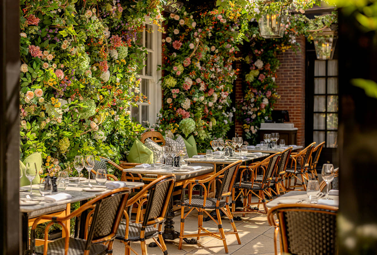 One Of London’s Prettiest Restaurants Has Had A Seasonal Makeover One Of London’s Prettiest Restaurants Has Had A Seasonal Makeover