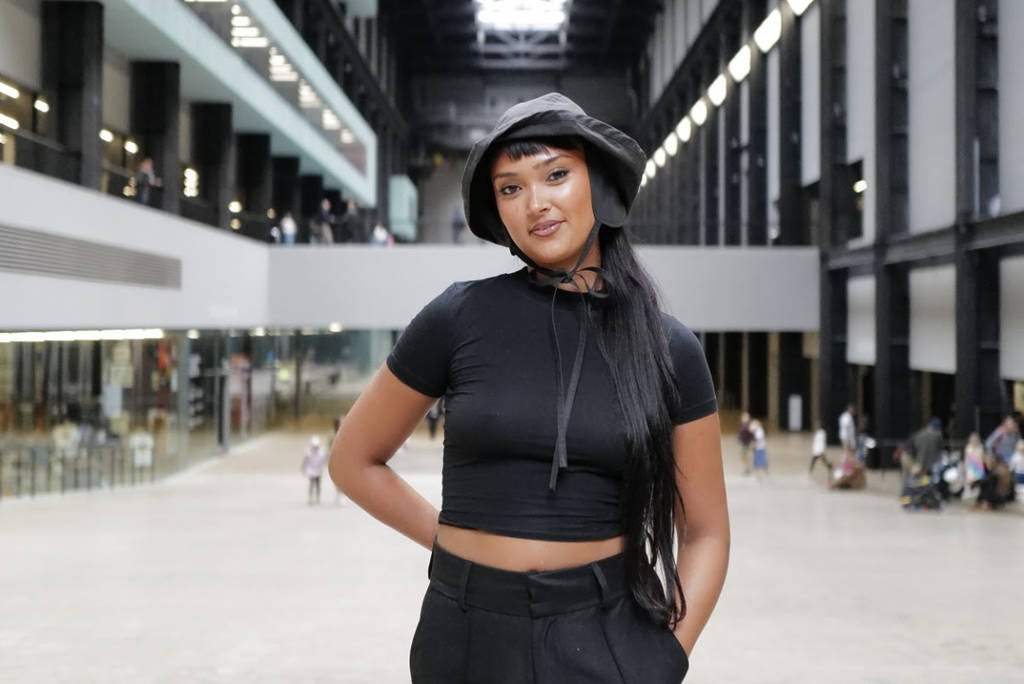 Joy Crookes standing in the Tate Modern