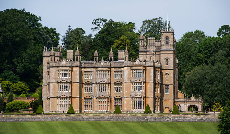 Dit eeuwenoude landgoed in Berkshire is een belangrijke opnamelocatie voor ‘The Thursday Murder Club’ – en de geheime tuinen zijn open voor het publiek