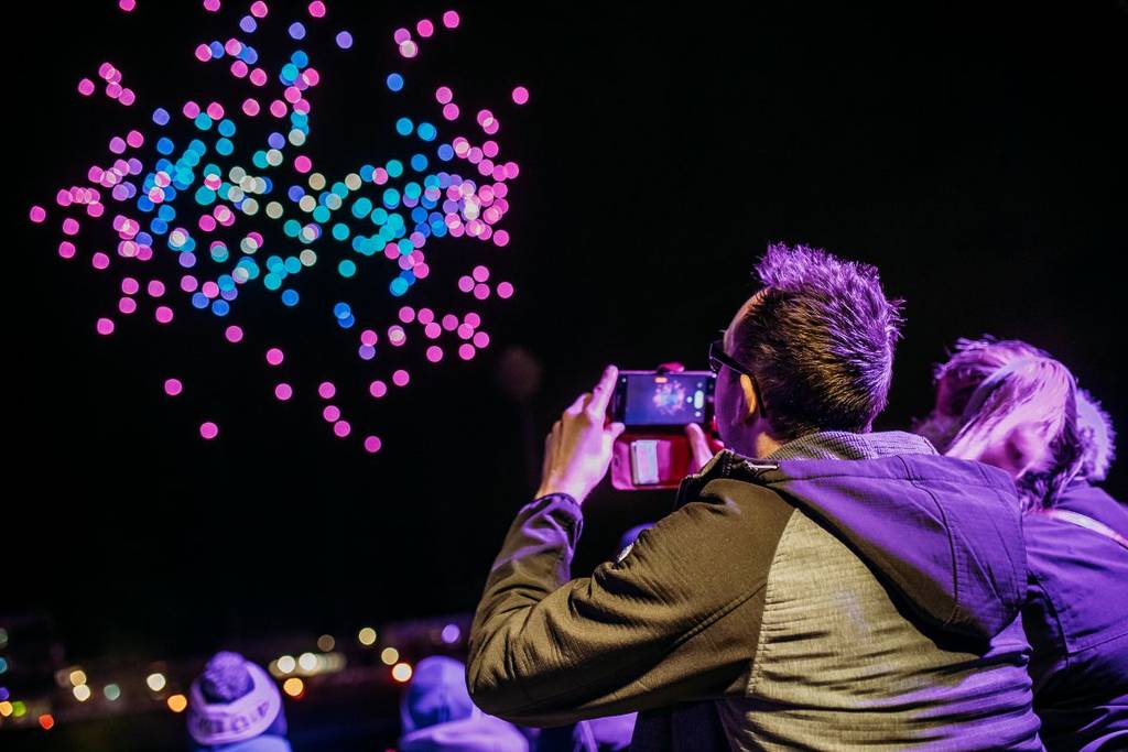 Cet automne, le ciel nocturne se transformera en zoo cosmique grâce à des centaines de drones animaliers – et ce, à seulement une heure de Londres.