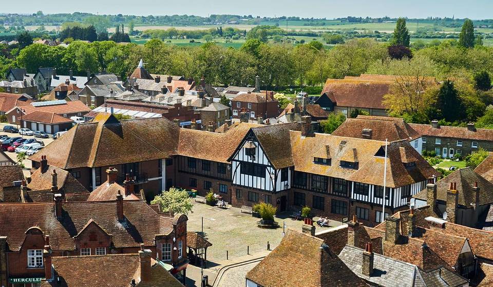 Cette ville médiévale située à deux heures de Londres est l&rsquo;une des mieux préservées du Royaume-Uni. Elle était autrefois un port important et possède des tunnels secrets, des ruines romaines et le lieu de naissance de la nourriture la plus appréciée au monde.