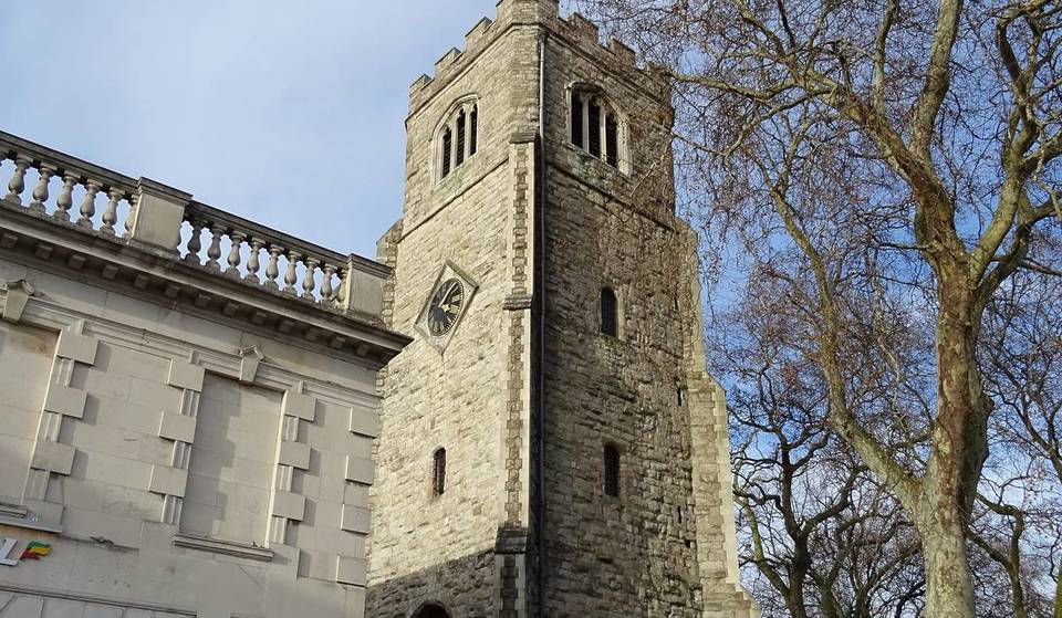 Esta torre medieval es el edificio más antiguo de Hackney, y en raras ocasiones los visitantes pueden subir gratis hasta su cima.