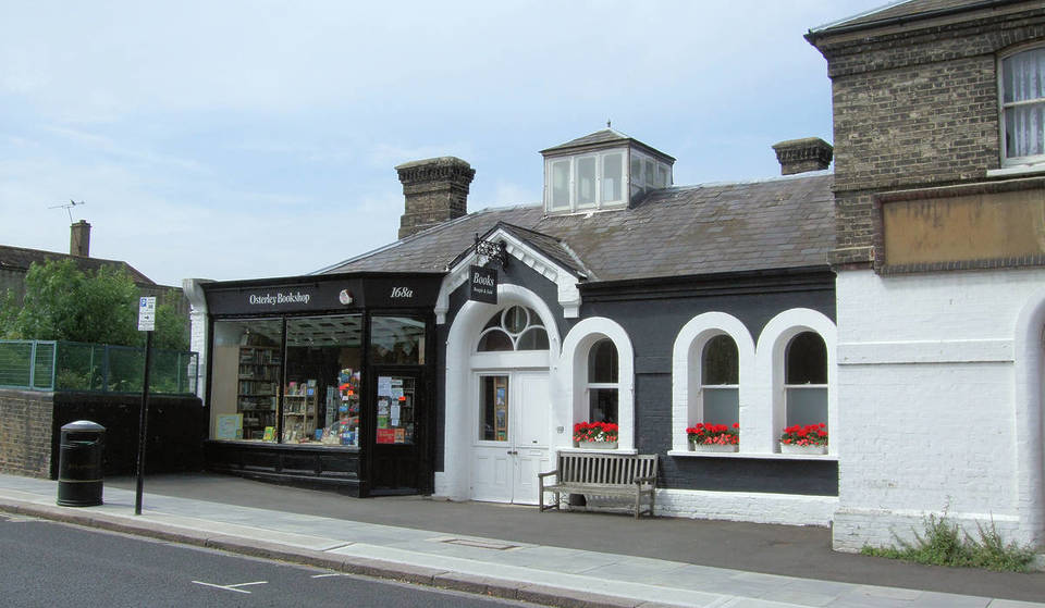 La estación de metro abandonada de Londres que se convirtió accidentalmente en una de las librerías más queridas de la ciudad