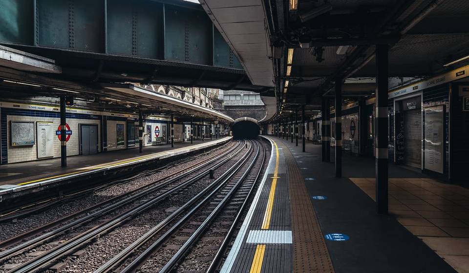 Esta concurrida estación de metro londinense tiene un río secreto que la atraviesa, y casi nadie lo sabe