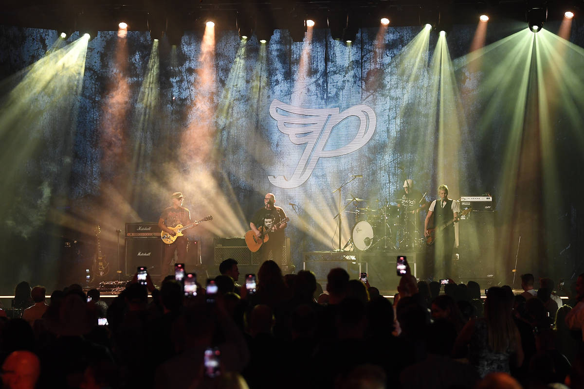 Pixies Announce Tour ‘Celebrating 40 Years’ With UK & Ireland Dates Next Year – Here’s How To Get Tickets