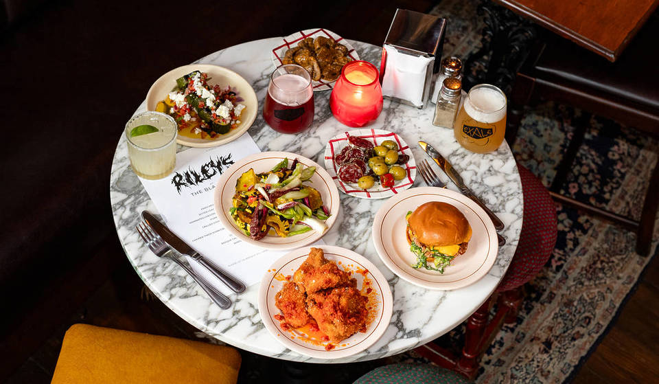 Dit Grade II monumentale gebouw was vroeger de thuisbasis van een van de oudste pastei en puree winkels van Londen &#8211; maar het is zojuist omgetoverd tot een prachtige nieuwe pub met een enorme verborgen biertuin en jeu de boules baan