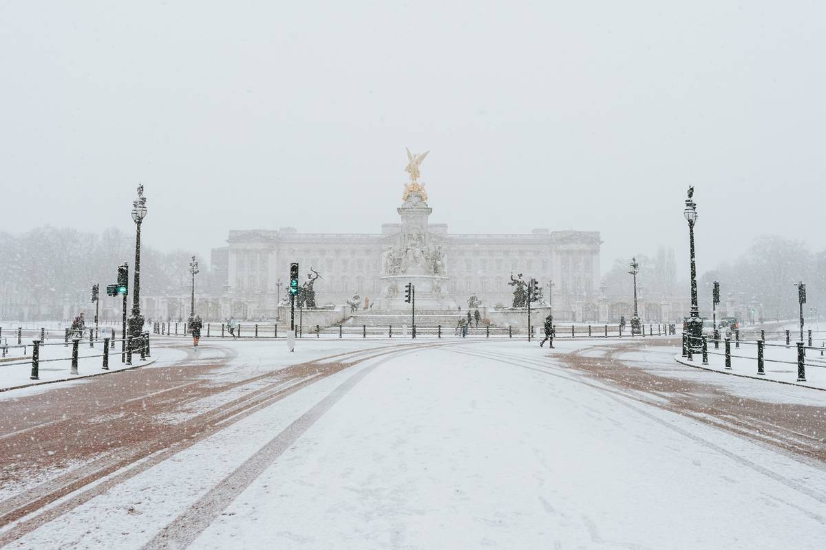 Buckingham Palace covered in snow