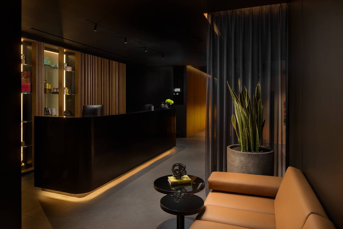 artotel hoxton spa entrance