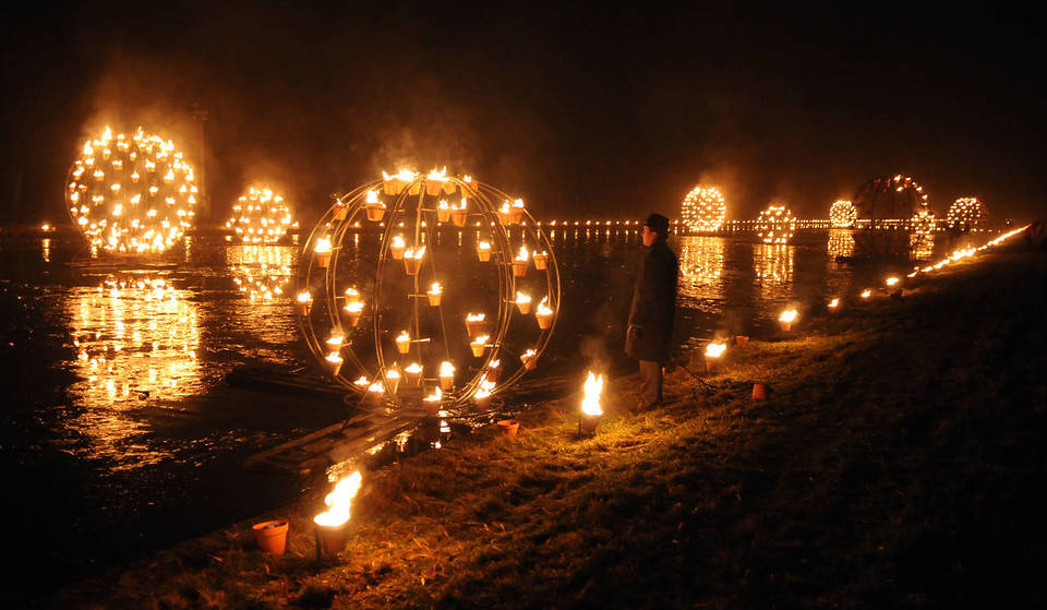 A Mesmerising Fire Installation Will Set The Royal Docks Ablaze Tonight And Tomorrow – With Both The Water And Land Lighting Up With Flames