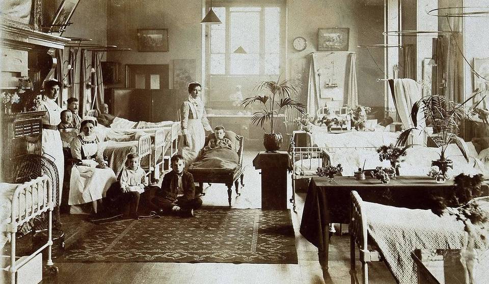 Le plus vieil hôpital de Grande-Bretagne a survécu à 900 ans, à la peste noire, au grand incendie, au Blitz et est réputé hanté &#8212; Il accueille désormais des concerts