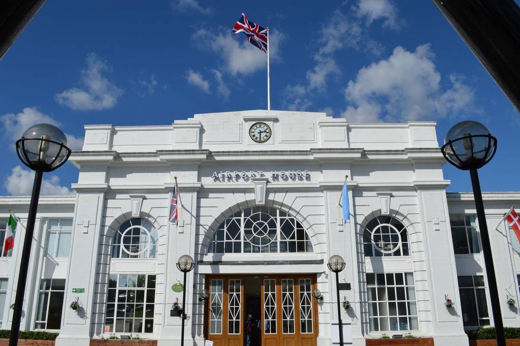 La facciata del centro visitatori dell'aeroporto di Croydon
