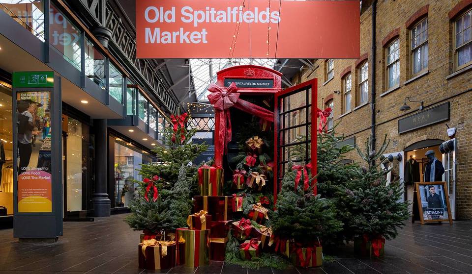 Lo storico mercato di Spitalfields, nell’est di Londra, ospiterà l’accensione annuale delle luci natalizie a novembre: aspettatevi vin brulé, torte di mele e cori in questo spazio iconico.