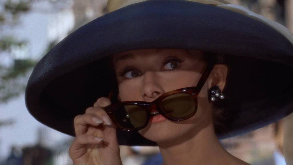 Ausgeschnittener Screenshot von Audrey Hepburn aus dem Trailer zum Film 