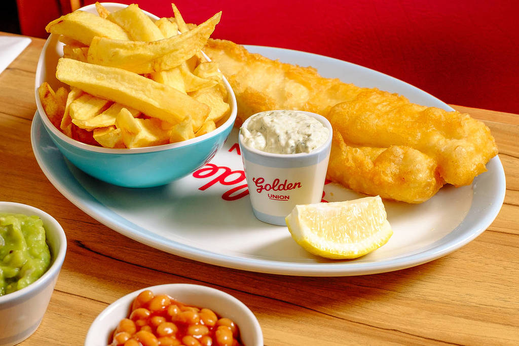 Ein Teller Fish and Chips im Golden Union Restaurant in Soho