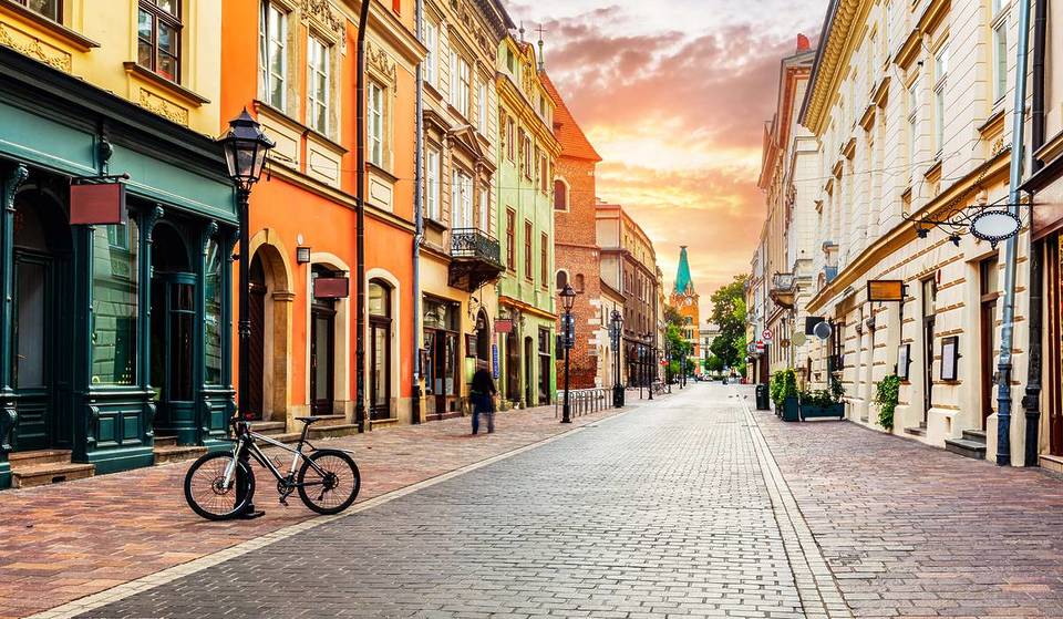 Die charmanteste Altstadt Europas ist nur 2,5 Stunden von London entfernt – eine wunderschöne, von der UNESCO gelistete mittelalterliche Stadt, die Sie für nur 15 Pfund von Stansted aus erreichen können
