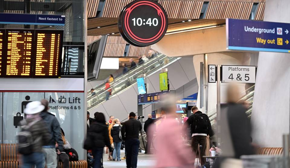 The National Rail Clock Has Been Redesigned For The First Time In Over 50 Years – And London Bridge Has Become The First Station To Display The Fancy New Timepiece
