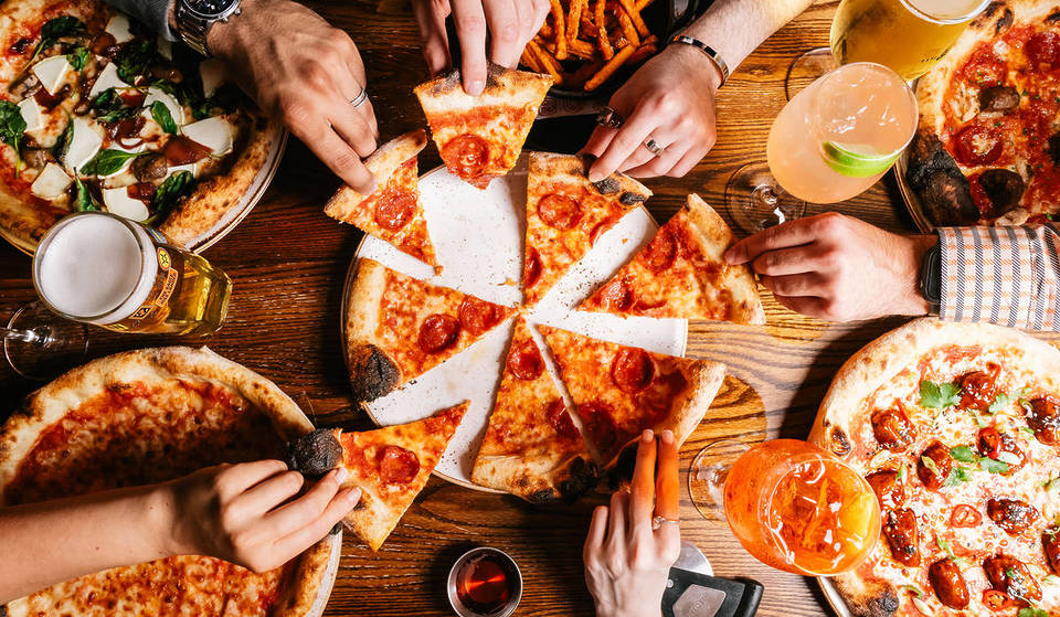 Deze gloednieuwe Londense sportbar viert zijn opening door volgende week honderden gratis biertjes en pizza&#8217;s weg te geven &#8211; zo kun je er een paar bemachtigen