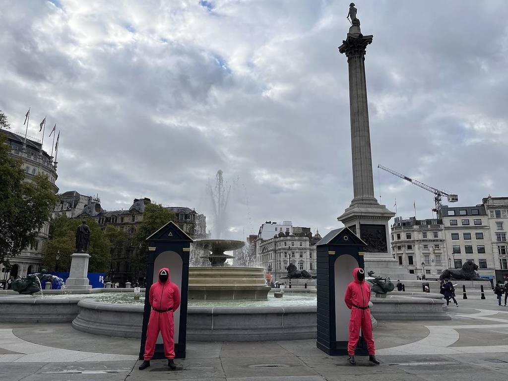 Squid Game Guards werden gezien terwijl ze rondliepen op Trafalgar Square nadat een kwart van de Britten beweerde dat ze het spel zouden winnen &#8211; en deze spannende meeslepende ervaring is precies de plek om die bravoure op de proef te stellen