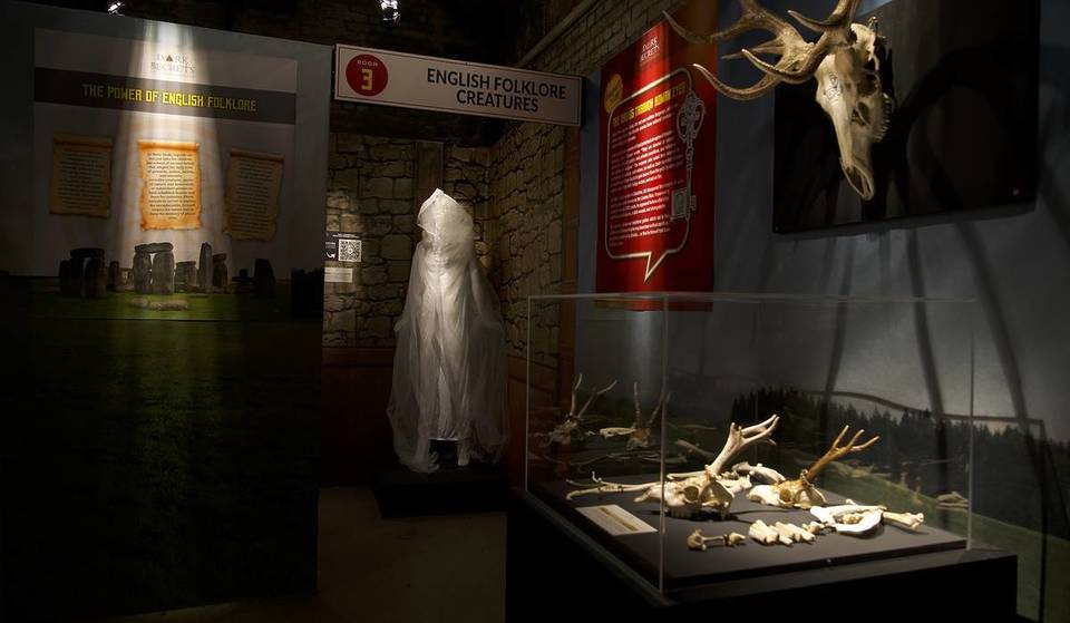 We stapten in de schaduw om de &#8216;Duistere Geheimen&#8217; van de esoterie te ontdekken bij deze nieuwe tentoonstelling in Londen &#8211; Dit is onze recensie