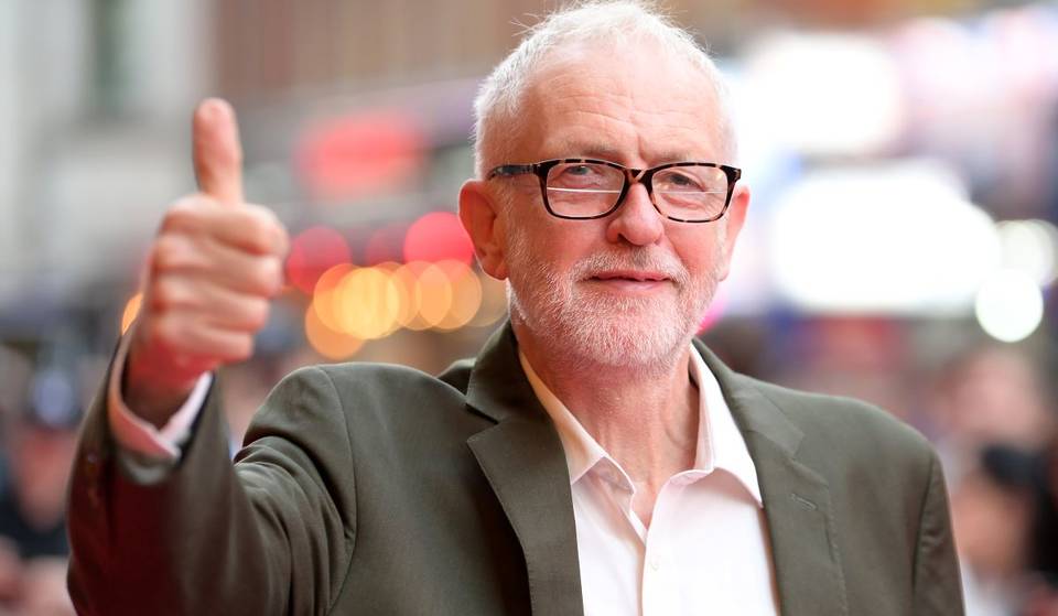 Jeremy Corbyn speelt deze kerst in een pantomime in een Noord-Londens theater – en hij speelt de ‘Tovenaar van Oz-lington’.