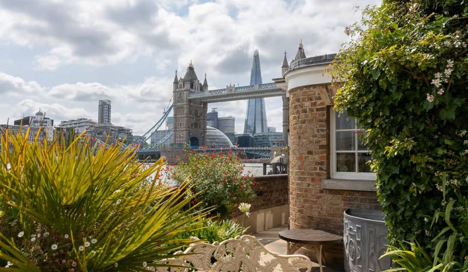 Dit uiterst zeldzame pand staat voor het eerst te koop – het heeft een spectaculair uitzicht over de stad en is uitgeroepen tot ‘mooiste historische landhuis van Londen