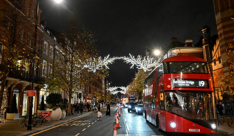 Chelsea ha encendido sus impresionantes luces de Navidad: la zona brilla ahora por las noches con alegría festiva.