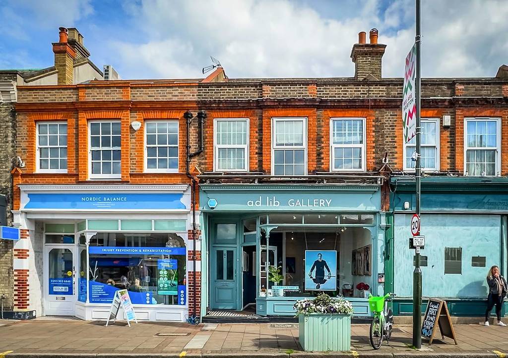 Alcune vetrine della strada principale di Wimbledon Village