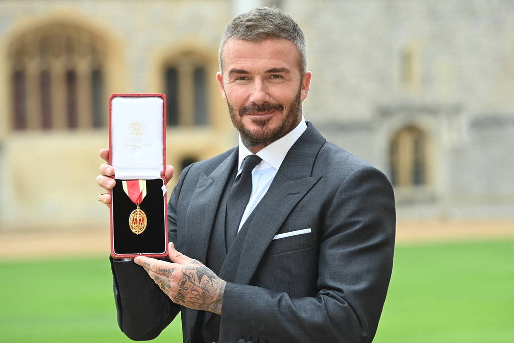 Sir David Beckham tras ser nombrado caballero bachiller en una ceremonia de investidura en el castillo de Windsor el 4 de noviembre de 2025 en Windsor, Inglaterra.