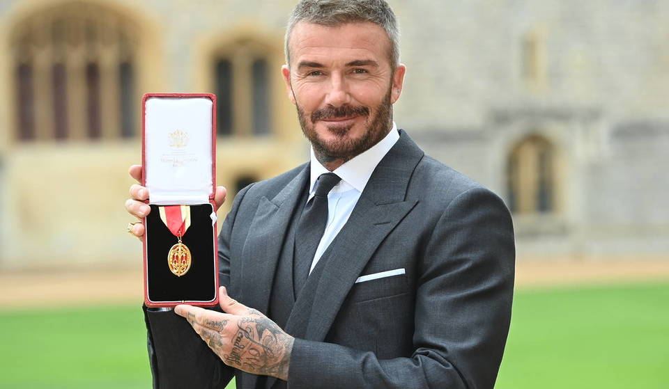 Sir David Beckham recibe el título de Caballero de manos del Rey: El «humilde honor» reconoce sus carreras deportiva y benéfica – y aquí están las otras leyendas que fueron reconocidos en la ceremonia