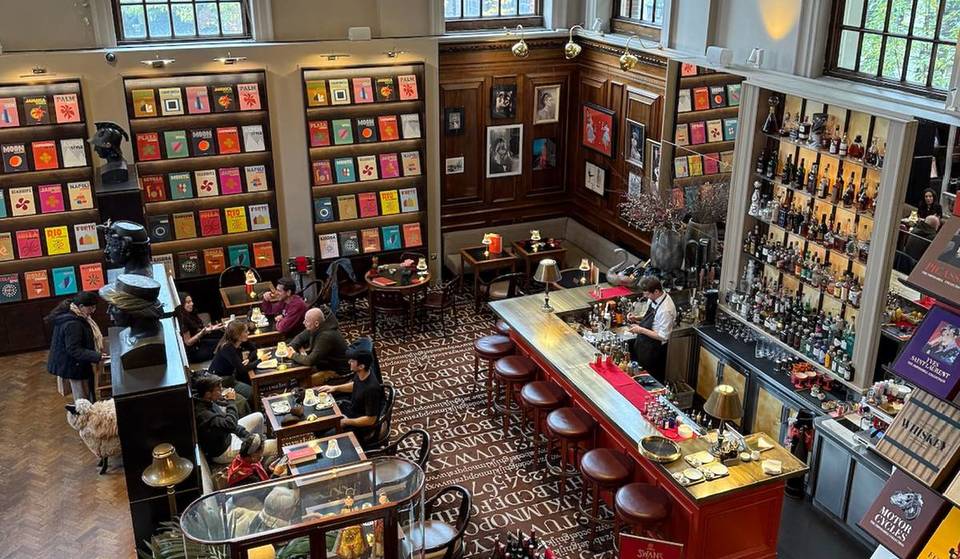 Dit Grand Central-gebouw in Londen was ooit een oude bankhal &#8211; nu is het een prachtige boekwinkel met een geheime bar erin verstopt