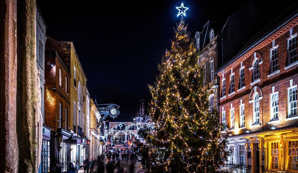 Cette ville historique située à moins de 60 minutes de Londres était autrefois l&rsquo;ancienne capitale de l&rsquo;Angleterre et constitue le secret le mieux gardé d&rsquo;Angleterre pour un week-end d&rsquo;hiver.