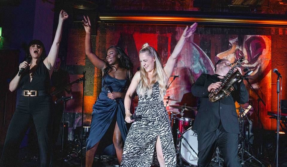 L&rsquo;un des spectacles les plus chauds de Londres est de retour : La Secret Sax Party de Leo Green s&rsquo;installe dans la salle emblématique de Piccadilly &#8211; à ne pas manquer !