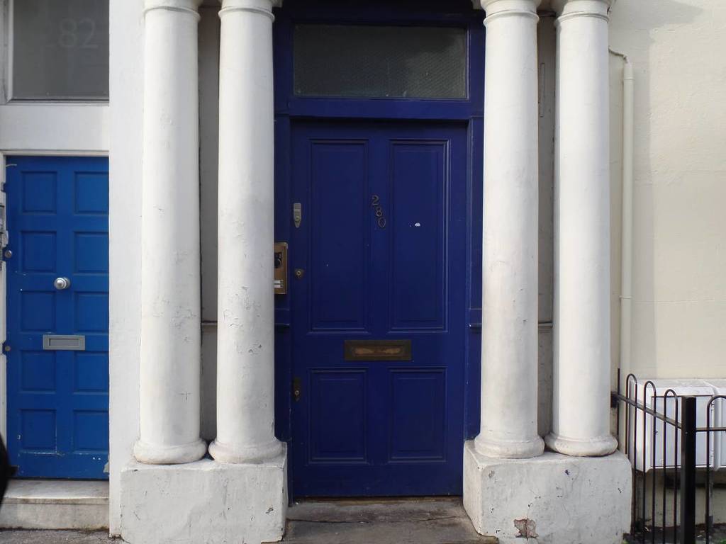 A blue front door that features in the movie 'Notting Hill'