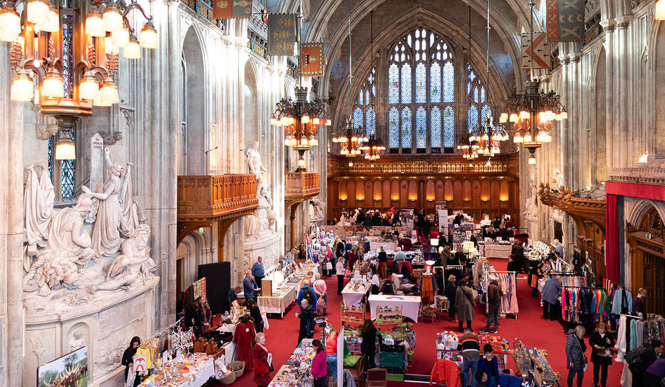 Este encantador mercado de Natal vai ocupar um edifício medieval em Londres por apenas um dia &#8211; pode comprar presentes festivos, explorar salões escondidos e jantar em criptas históricas, tudo enquanto angaria dinheiro para uma boa causa