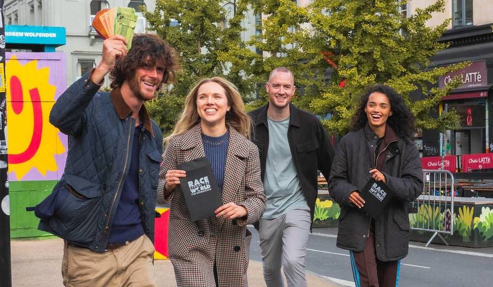 L&#8217;esperienza londinese di Race Across The World offre agli esploratori urbani un nuovo percorso nello scintillante West End per le festività.