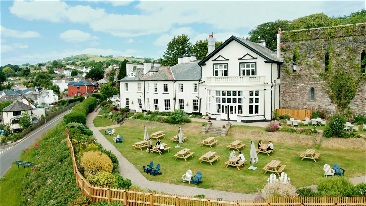 These Hotels Let You Stay In 11th-Century Ruins And Historic Country Inns These Hotels Let You Stay In 11th-Century Ruins And Historic Country Inns