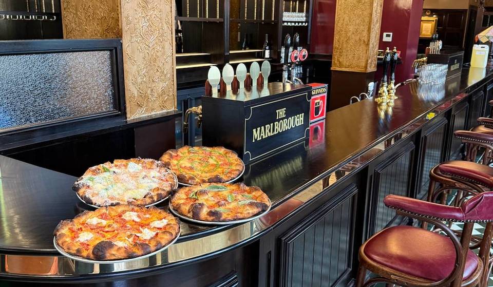 Deze populaire pizzaplek heeft een prachtige nieuwe bar geopend in Mayfair &#8211; en het is een echte pub boven die Guinness serveert en een New Yorkse pizzabar beneden