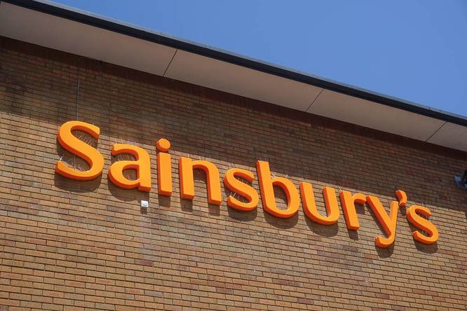 Sainsbury’s diventa il primo supermercato del Regno Unito a offrire un bonus settimanale di 3 sterline alle famiglie che ne hanno diritto